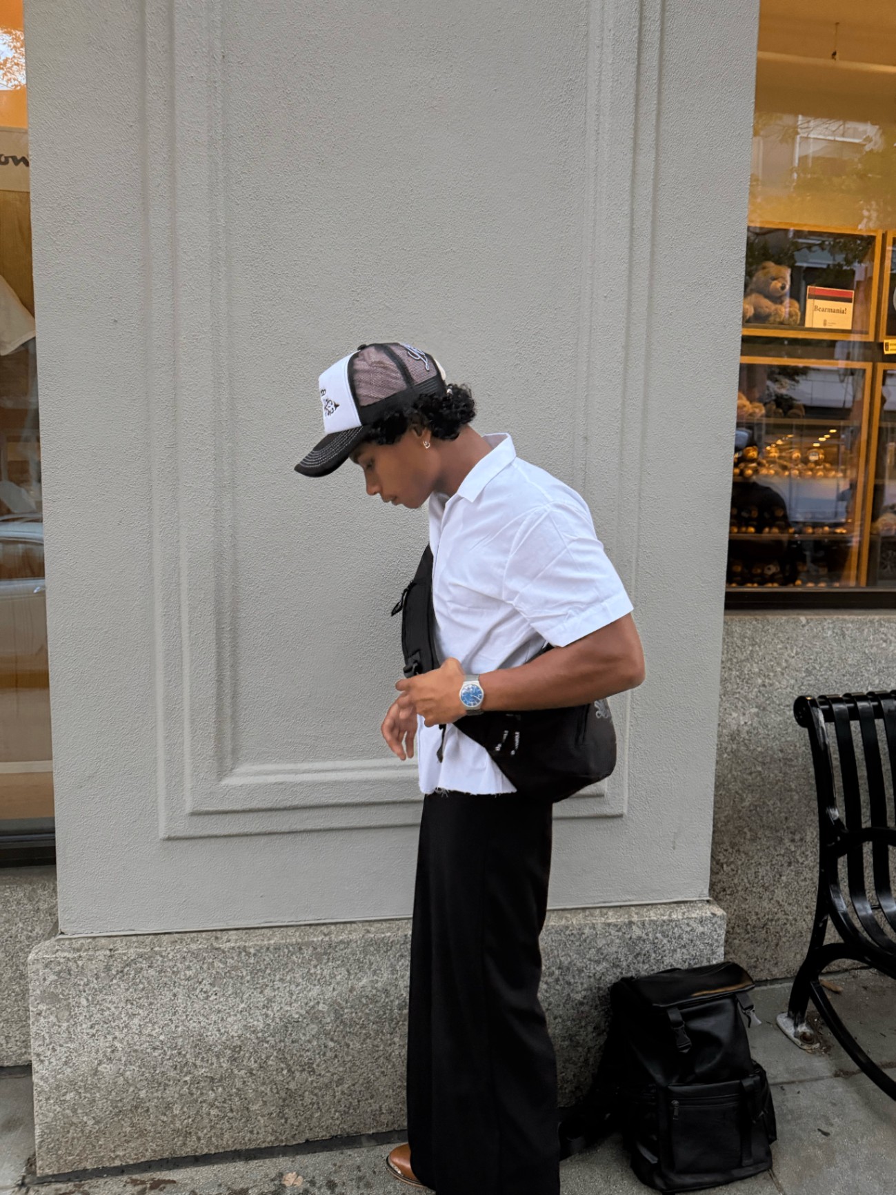 Storefront stance